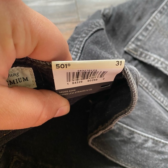 Levi’s distressed 501 Button fly Shorts - Picture 4 of 5